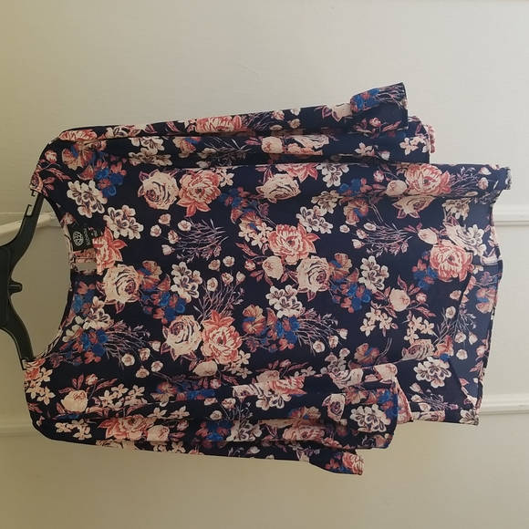 bobeau Tops - EUC Bobeau Floral Blouse